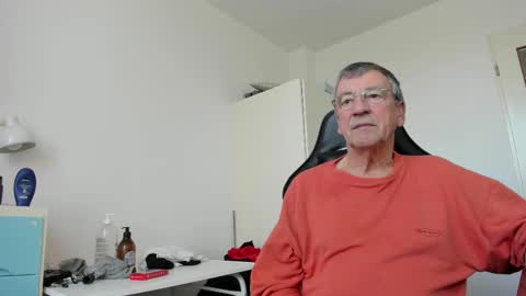 Snapshot of 200gentleman chatting on March 3, 3:20 pm Henk online show from March 3, 3:20 pm