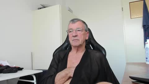 Snapshot of 200gentleman chatting on March 6, 3:56 pm Henk online show from March 6, 3:56 pm