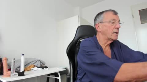 Snapshot of 200gentleman chatting on October 26, 1:39 pm Henk online show from October 26, 1:39 pm