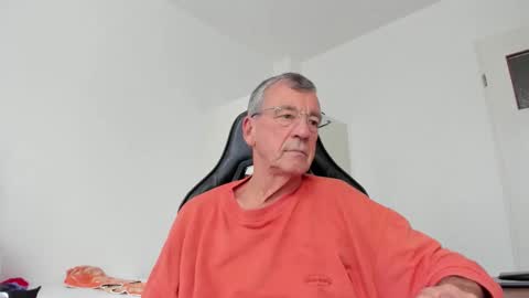 Snapshot of 200gentleman chatting on October 29, 2:52 pm Henk online show from October 29, 2:52 pm