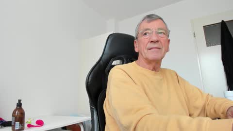 Snapshot of 200gentleman chatting on November 3, 12:06 pm Henk online show from November 3, 12:06 pm