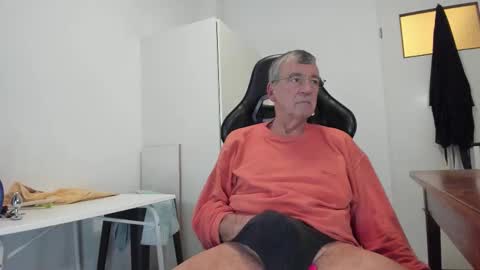 Snapshot of 200gentleman chatting on November 13, 5:23 pm Henk online show from November 13, 5:23 pm