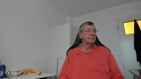 Snapshot of 200gentleman chatting on November 14, 2:49 pm Henk online show from November 14, 2:49 pm