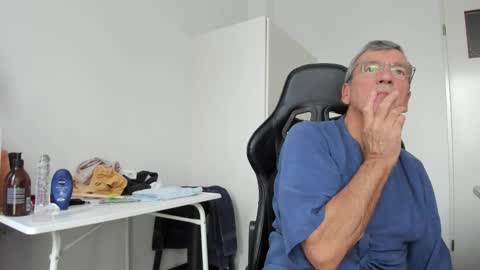 Snapshot of 200gentleman chatting on November 25, 2:06 pm Henk online show from November 25, 2:06 pm