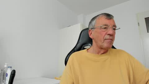 Snapshot of 200gentleman chatting on May 20, 12:33 pm Henk online show from May 20, 12:33 pm