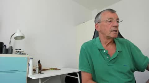 Snapshot of 200gentleman chatting on June 5, 3:07 pm Henk online show from June 5, 3:07 pm
