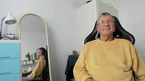 Snapshot of 200gentleman chatting on June 7, 4:00 pm Henk online show from June 7, 4:00 pm