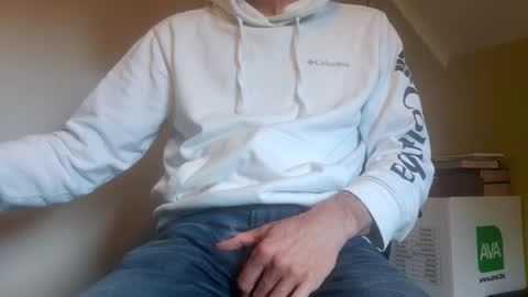 22_acacia_avenue online show from March 15, 10:43 am