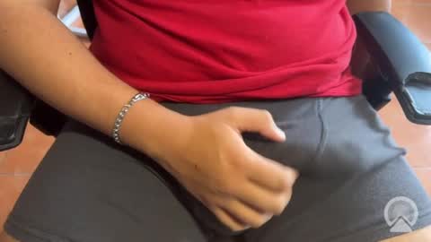 25chubbyboy25 online show from April 16, 7:25 pm