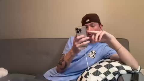 Snapshot of 26sneakers chatting on October 10, 11:37 pm 26sneakers online show from October 10, 11:37 pm