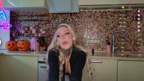 Snapshot of 2badforyou chatting on October 30, 11:00 am 30 NOV online show from October 30, 11:00 am