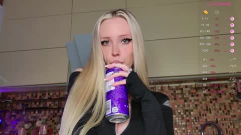 Snapshot of 2badforyou chatting on December 17, 11:38 am 30 NOV online show from December 17, 11:38 am