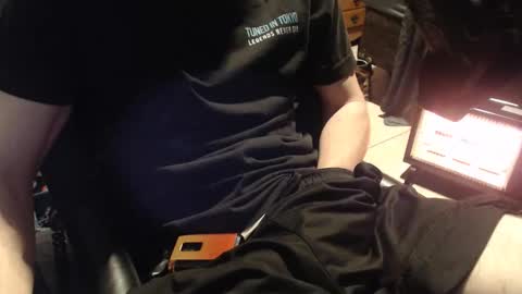 Snapshot of 2big2hype chatting on November 3, 9:27 pm cheif online show from November 3, 9:27 pm