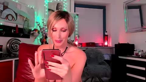 Snapshot of 2bigass4_u chatting on January 11, 12:44 am Alice online show from January 11, 12:44 am