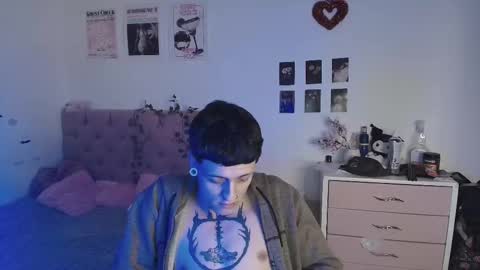 Snapshot of 2cb0y chatting on September 12, 12:22 am BAD online show from September 12, 12:22 am