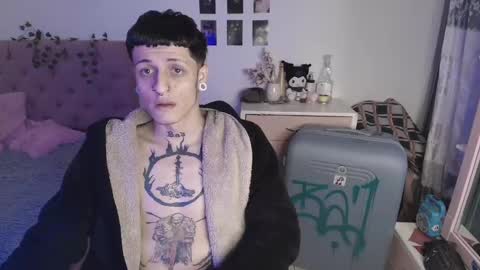 Snapshot of 2cb0y chatting on September 16, 8:32 pm BAD online show from September 16, 8:32 pm