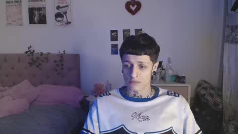 Snapshot of 2cb0y chatting on September 27, 11:10 pm BAD online show from September 27, 11:10 pm