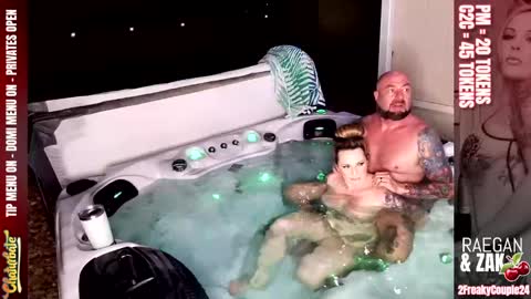 Snapshot of 2freakycouple24 chatting on March 10, 1:01 am Zak and Raegan online show from March 10, 1:01 am