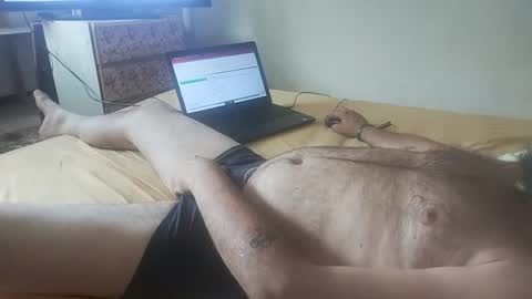 Snapshot of 2hard2handleme chatting on June 27, 8:19 am 2hard2handleme online show from June 27, 8:19 am