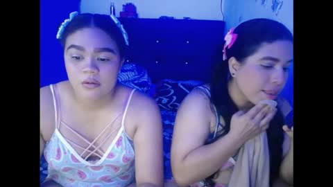 Snapshot of 2moons_full_of_love chatting on November 5, 11:16 pm 2moons_full_of_love online show from November 5, 11:16 pm