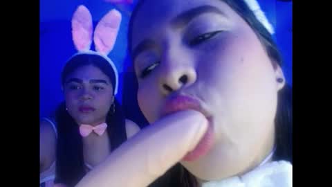 Snapshot of 2moons_full_of_love chatting on November 11, 12:54 am 2moons_full_of_love online show from November 11, 12:54 am