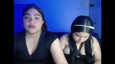 Snapshot of 2moons_full_of_love chatting on November 15, 11:10 pm 2moons_full_of_love online show from November 15, 11:10 pm