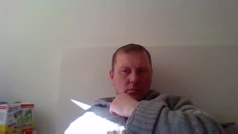 Snapshot of 2ndlipeater chatting on February 9, 9:35 am Girts online show from February 9, 9:35 am