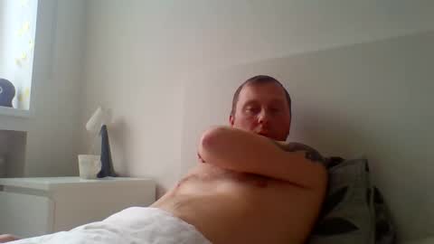 Snapshot of 2ndlipeater chatting on March 3, 7:47 am Girts online show from March 3, 7:47 am