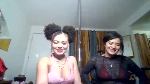 Snapshot of 2prettygirls1 chatting on March 4, 1:55 am 2prettygirls1 online show from March 4, 1:55 am