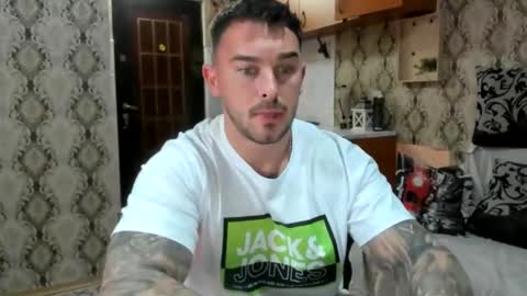 Snapshot of 2sexymuscles chatting on October 17, 7:38 pm 2sexymuscles online show from October 17, 7:38 pm