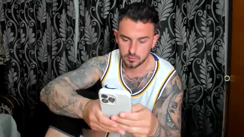 2sexymuscles online show from April 28, 8:03 pm