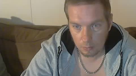 Snapshot of 2small4you83 chatting on December 8, 9:24 am 2small4you83 online show from December 8, 9:24 am