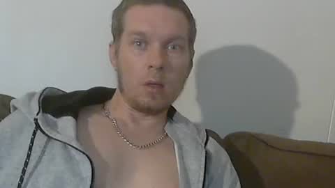 Snapshot of 2small4you83 chatting on December 8, 3:35 pm 2small4you83 online show from December 8, 3:35 pm