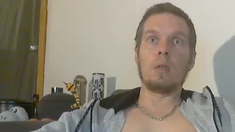 Snapshot of 2small4you83 chatting on December 18, 2:28 pm 2small4you83 online show from December 18, 2:28 pm