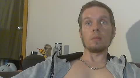 Snapshot of 2small4you83 chatting on December 18, 6:14 pm 2small4you83 online show from December 18, 6:14 pm