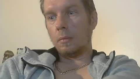 Snapshot of 2small4you83 chatting on December 28, 10:25 am 2small4you83 online show from December 28, 10:25 am