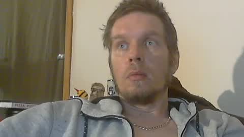 Snapshot of 2small4you83 chatting on January 12, 7:32 am 2small4you83 online show from January 12, 7:32 am