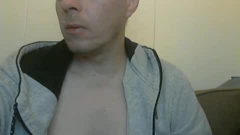 Snapshot of 2small4you83 chatting on November 26, 7:59 pm 2small4you83 online show from November 26, 7:59 pm