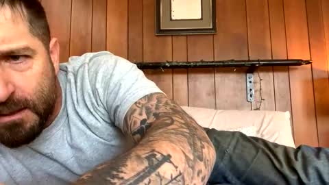 Snapshot of 3bumblebeas chatting on March 3, 12:55 pm BonnieClyde online show from March 3, 12:55 pm