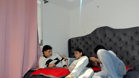 Snapshot of 3guy3 chatting on November 20, 8:19 pm Guy 1 Guy 2 Guy 3. online show from November 20, 8:19 pm