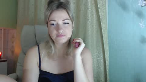 Snapshot of 3sweetcandy3 chatting on November 20, 11:48 pm 3sweetcandy3 online show from November 20, 11:48 pm