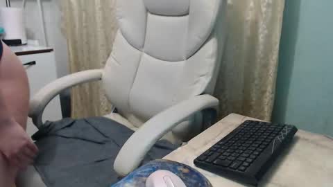 Snapshot of 3sweetcandy3 chatting on April 24, 10:34 pm 3sweetcandy3 online show from April 24, 10:34 pm