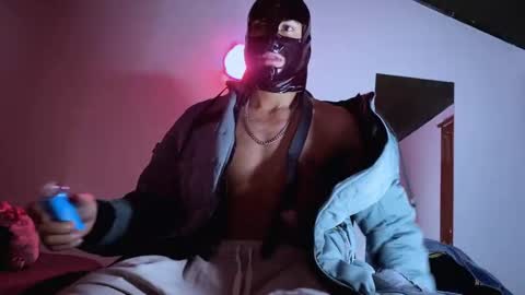 Snapshot of 3v1l_ chatting on November 10, 11:42 am E V I L online show from November 10, 11:42 am