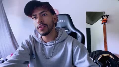 Snapshot of 3v1l_ chatting on November 18, 6:12 pm E V I L online show from November 18, 6:12 pm