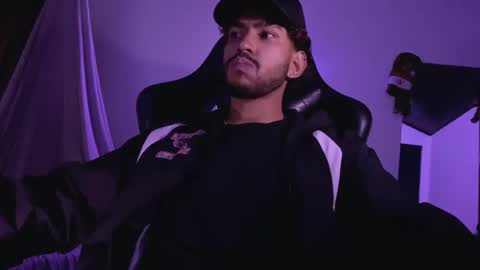 Snapshot of 3v1l_ chatting on November 23, 10:09 pm E V I L online show from November 23, 10:09 pm