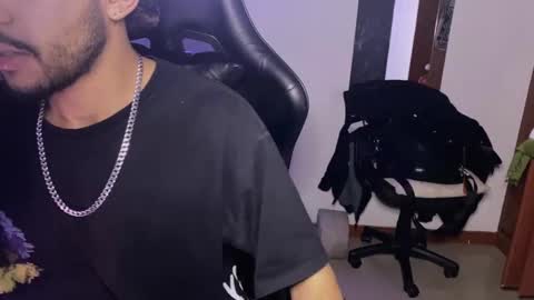 Snapshot of 3v1l_ chatting on November 30, 11:31 pm E V I L online show from November 30, 11:31 pm