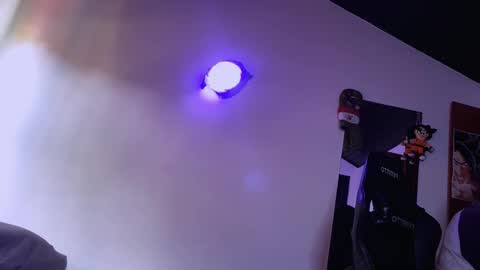 Snapshot of 3v1l_ chatting on December 3, 8:18 pm E V I L online show from December 3, 8:18 pm