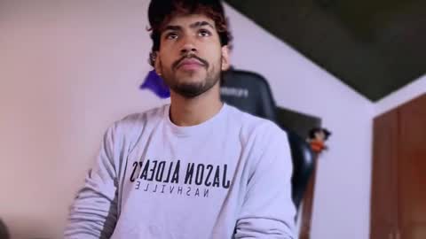 Snapshot of 3v1l_ chatting on December 4, 5:32 pm E V I L online show from December 4, 5:32 pm