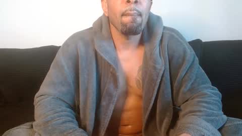 Snapshot of 420flyguy chatting on December 3, 8:39 pm 420flyguy online show from December 3, 8:39 pm