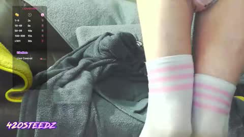 Snapshot of 420steedz chatting on December 20, 3:35 am 420steedz online show from December 20, 3:35 am